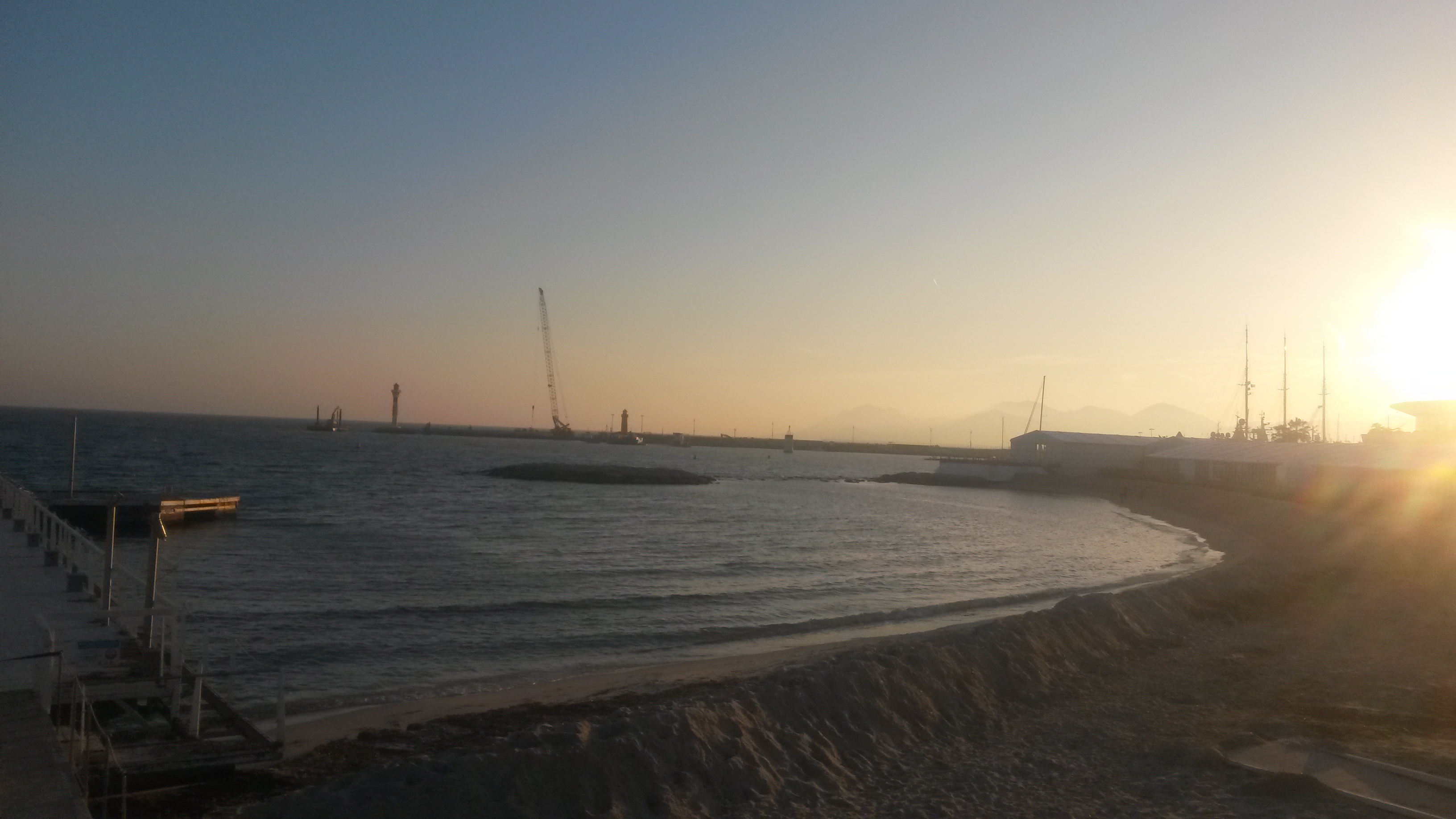 When night falls on Cannes