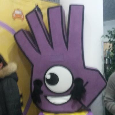 You know her? It's the hand of Asmodee's dobble!