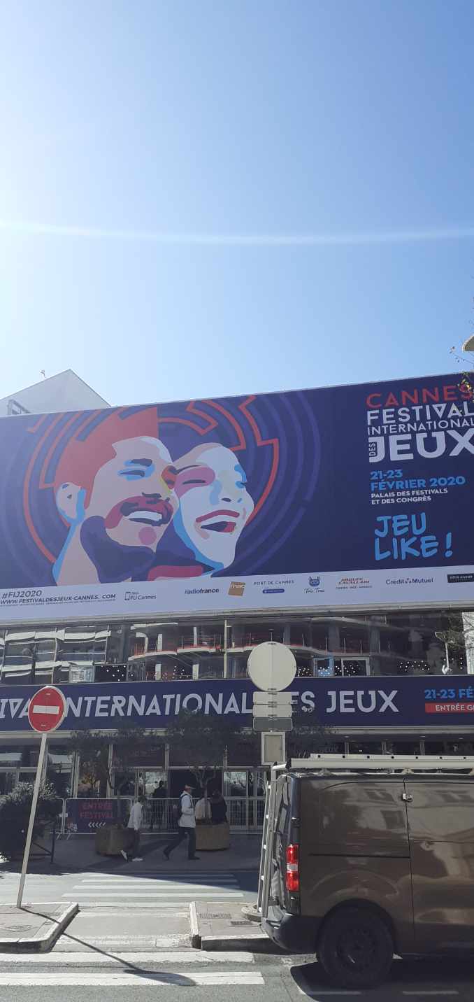 The official banner on the Palais des Festivals!