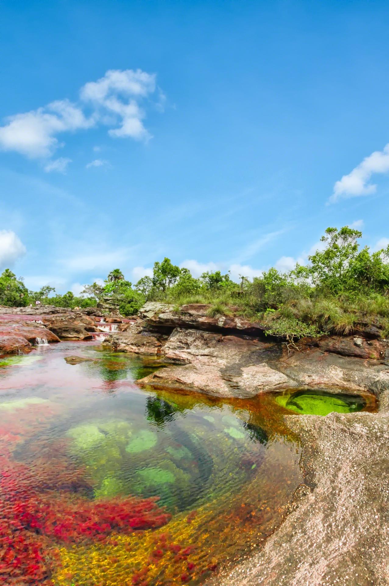 15 05cano cristales jacuzzis naturales de colores 01
